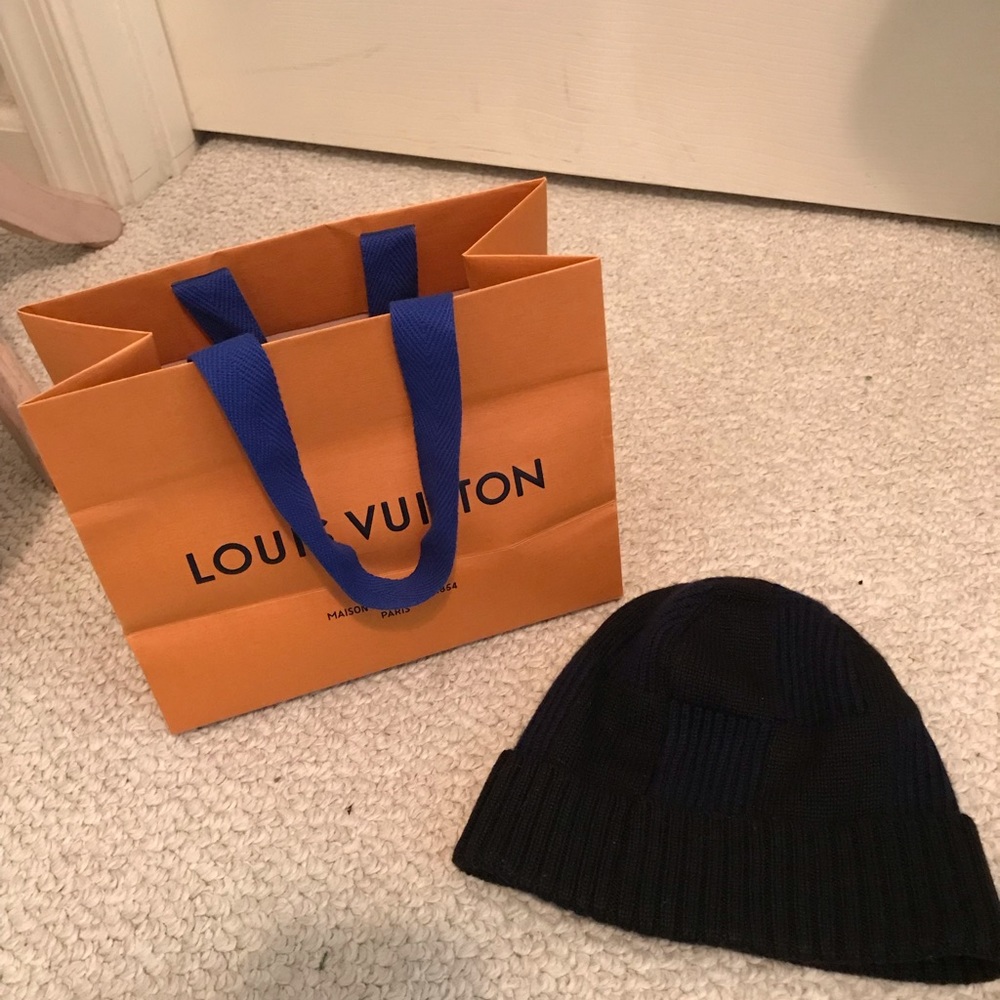 Louis Vuitton boys hat blue/black cashmere/silk with bag size 6